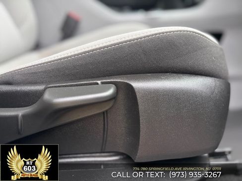 Used 2024 GMC Terrain SLE FWD image 16