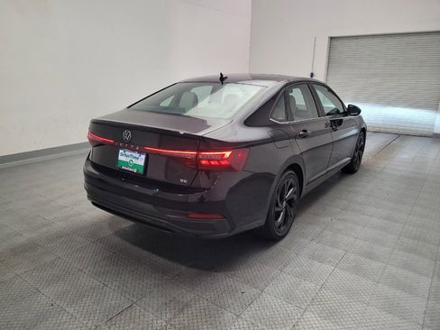 Used 2025 Volkswagen Jetta SE w/ Sunroof Package FWD image 9