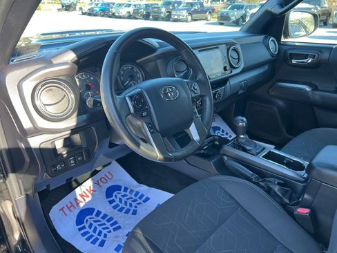 Used 2018 Toyota Tacoma TRD Sport image 30