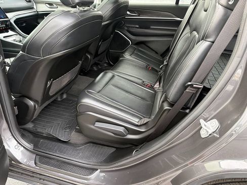 Used 2022 Jeep Grand Cherokee L Limited AWD/4WD image 21