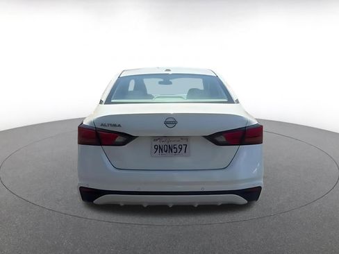 Used 2025 Nissan Altima 2.5 SV FWD image 12