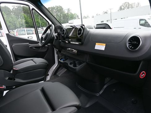 Used 2026 Mercedes-Benz Sprinter 2500 image 18