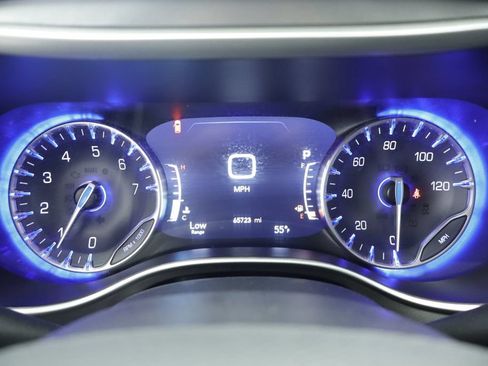 Certified 2023 Chrysler Pacifica Touring-L FWD image 29