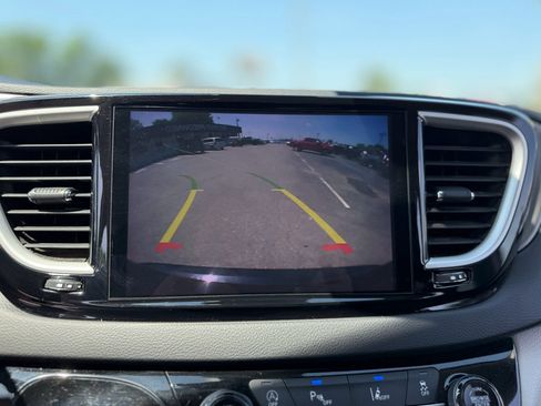 Used 2023 Chrysler Pacifica Touring-L FWD image 36