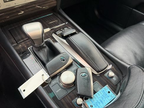 Used 2013 Lexus LS 460 AWD image 17