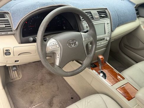 Used 2011 Toyota Camry XLE image 4