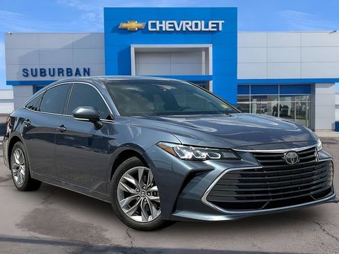 Used 2019 Toyota Avalon XLE FWD image 2
