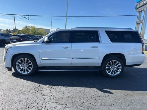 Used 2019 Cadillac Escalade ESV Premium Luxury image 8