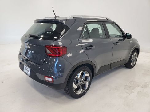 Used 2025 Hyundai Venue SEL FWD image 6