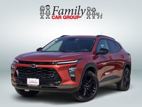 Used 2024 Chevrolet Trax ACTIV w/ Sunroof Package FWD image 1