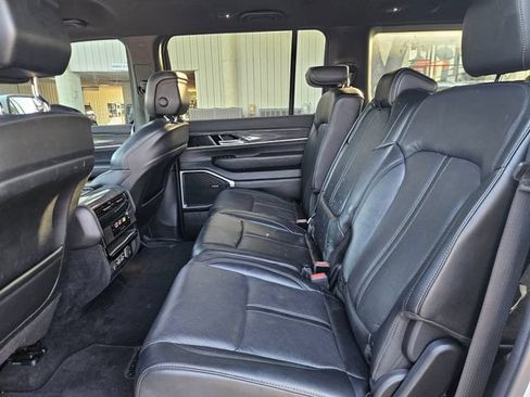 Used 2022 Jeep Wagoneer Series II AWD/4WD image 10