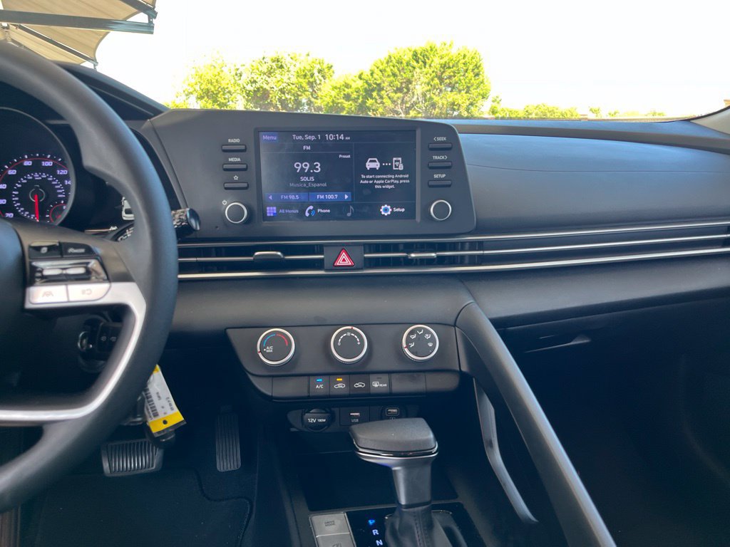 Used 2023 Hyundai Elantra SE FWD image 13