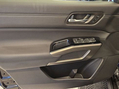 New 2025 Nissan Pathfinder Platinum AWD/4WD image 12