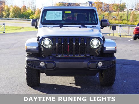 Used 2022 Jeep Gladiator Willys image 2