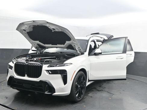 New 2026 BMW X7 xDrive40i w/ M Sport Package image 3
