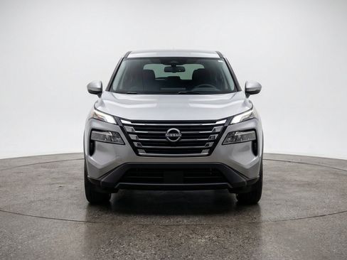 Used 2025 Nissan Rogue SV AWD/4WD image 2