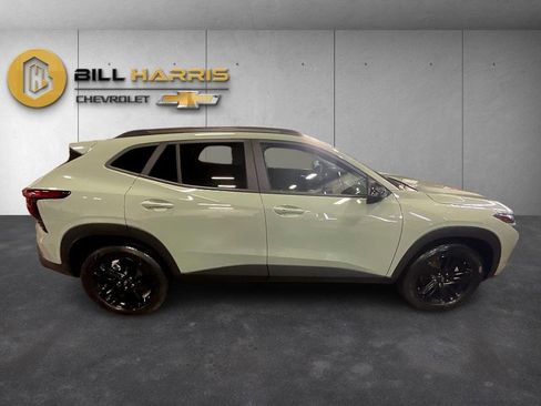 Used 2024 Chevrolet Trax ACTIV w/ Sunroof Package image 10