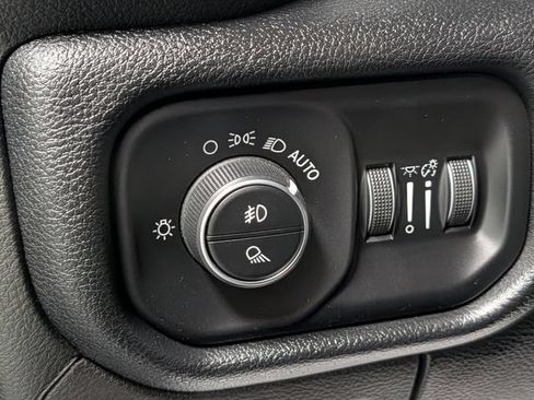 Used 2019 RAM 1500 Big Horn AWD/4WD image 15