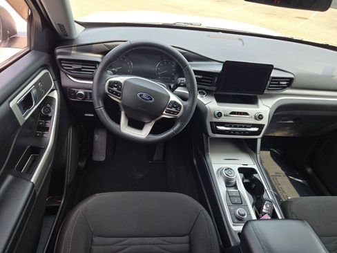 Used 2021 Ford Explorer XLT image 24