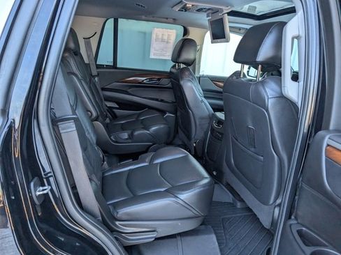 Used 2020 Cadillac Escalade Premium Luxury image 29