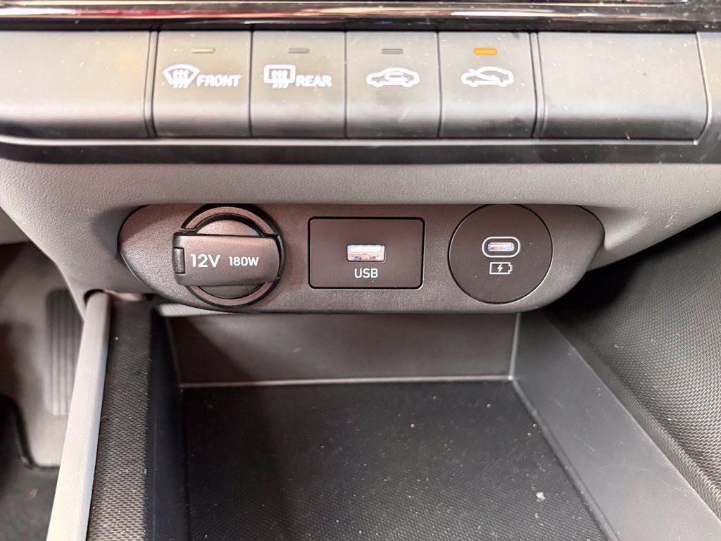 Used 2024 Hyundai Elantra SEL FWD image 25