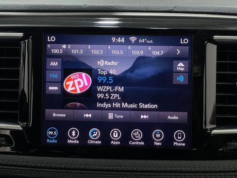 Used 2018 Chrysler Pacifica Limited image 25