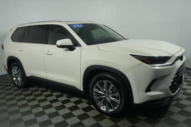 Used 2024 Toyota Grand Highlander AWD image 2