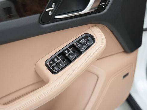 Certified 2025 Porsche Macan S AWD/4WD image 11