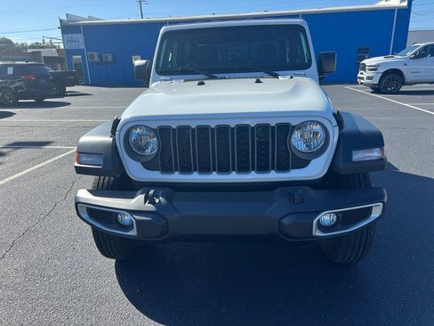 New 2025 Jeep Gladiator Sport image 16