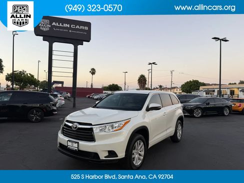 Used 2015 Toyota Highlander LE FWD image 1