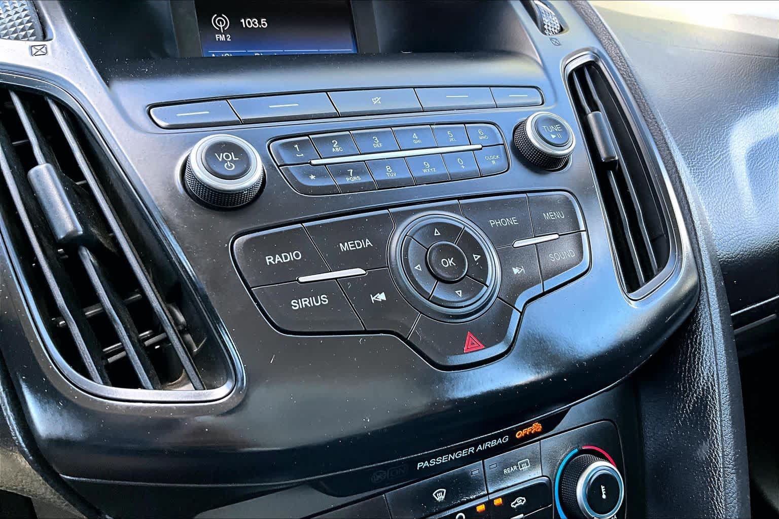 Used 2018 Ford Focus SE w/ Cold Weather Package FWD image 31