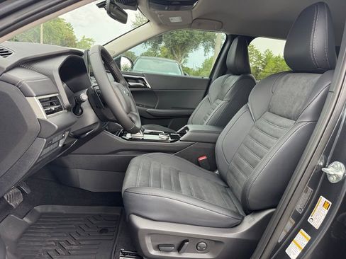 New 2025 Mitsubishi Outlander SE image 14