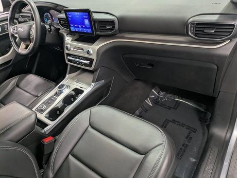 Used 2022 Ford Explorer XLT w/ Equipment Group 202A image 29