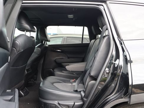 Used 2022 Toyota Highlander XSE FWD image 30