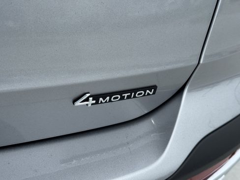 New 2025 Volkswagen Taos SEL image 10
