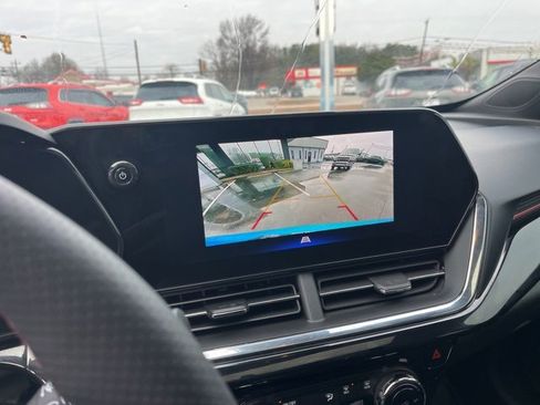 Used 2025 Chevrolet Trax RS w/ Sunroof Package image 26