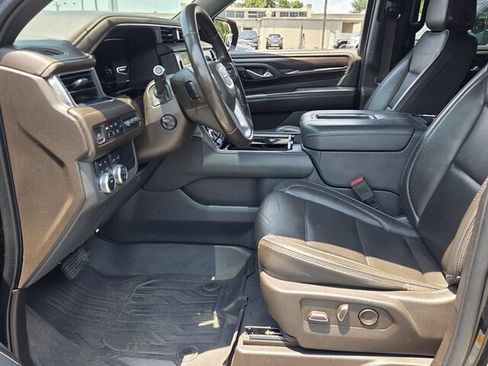 Used 2022 GMC Yukon XL Denali AWD/4WD image 6