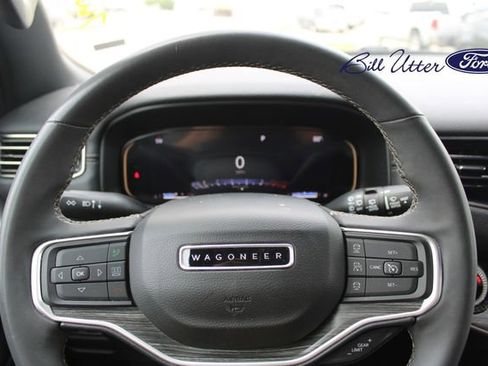 Used 2024 Jeep Wagoneer L Series II RWD image 24
