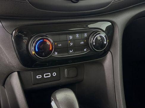 Used 2022 Buick Encore GX Preferred w/ Cold Weather Comfort Package FWD image 18
