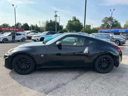 Used 2018 Nissan 370Z Touring RWD image 8