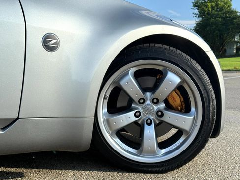 Used 2006 Nissan 350Z Track w/ (N93) Cargo Convenience Pkg image 18