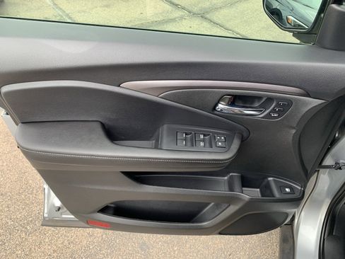 Certified 2025 Honda Ridgeline RTL image 11