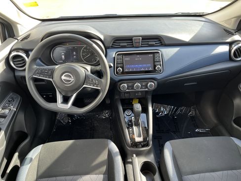 Used 2025 Nissan Versa SV image 5