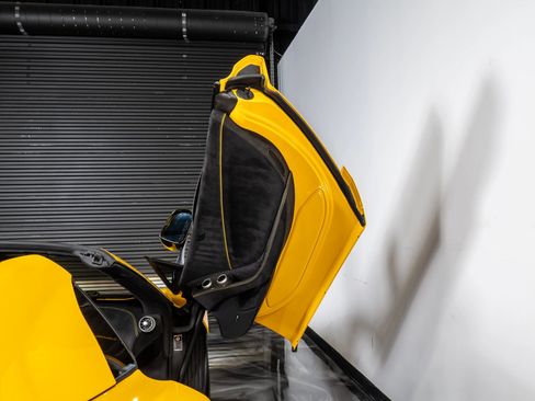 Used 2015 McLaren 650S Spider image 39