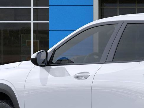 New 2026 Chevrolet Trax LS w/ LS Convenience Package FWD image 12