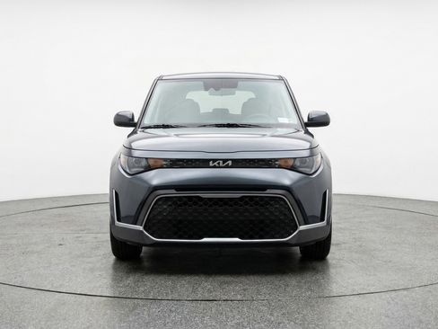 Used 2025 Kia Soul LX w/ LX Technology Package FWD image 2