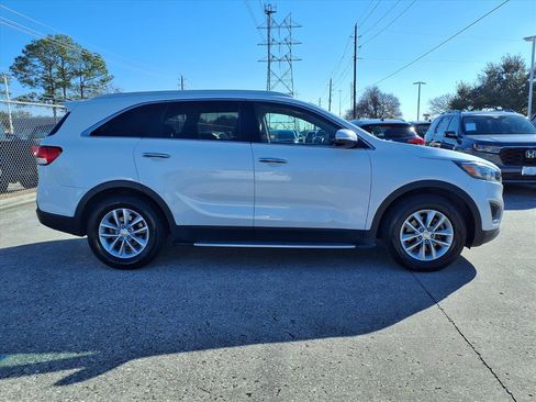 Used 2016 Kia Sorento LX w/ LX Convenience Package image 25