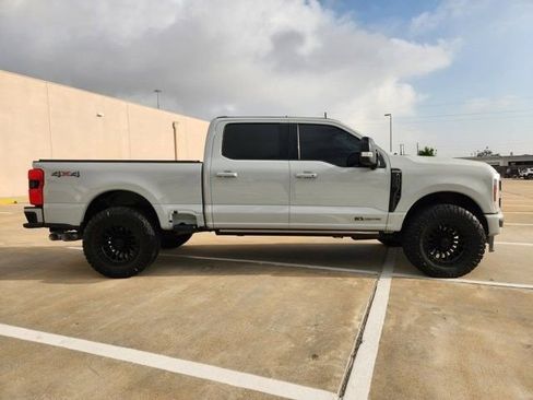 Used 2025 Ford F250 Platinum AWD/4WD image 4