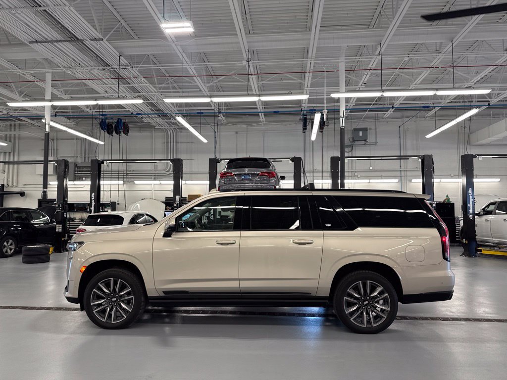 Used 2023 Cadillac Escalade ESV Sport Platinum AWD/4WD image 8
