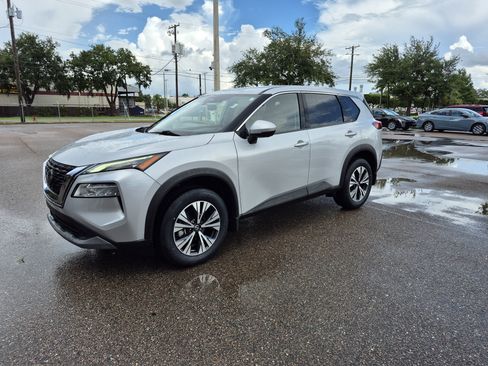 Certified 2021 Nissan Rogue SV FWD image 1